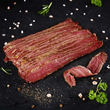 Pastrami (100 % Frsenbrust, gepkelt, geruchert) - gerucherte, fein gewrzte Spezialitt